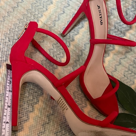 High Heel - Picture 7 of 12